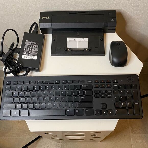Dell Docking Station, Wireless Keyboard & Mouse, with Charger - Picture 1 of 12